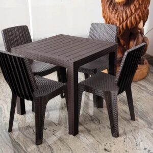 MESA ROBLE CON RATAN 80 X 80 + 6 SILLAS TAVARUA MODELO RATAN REY