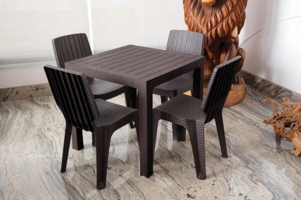 MESA ROBLE CON RATAN 80 X 80 + 6 SILLAS TAVARUA MODELO RATAN REY